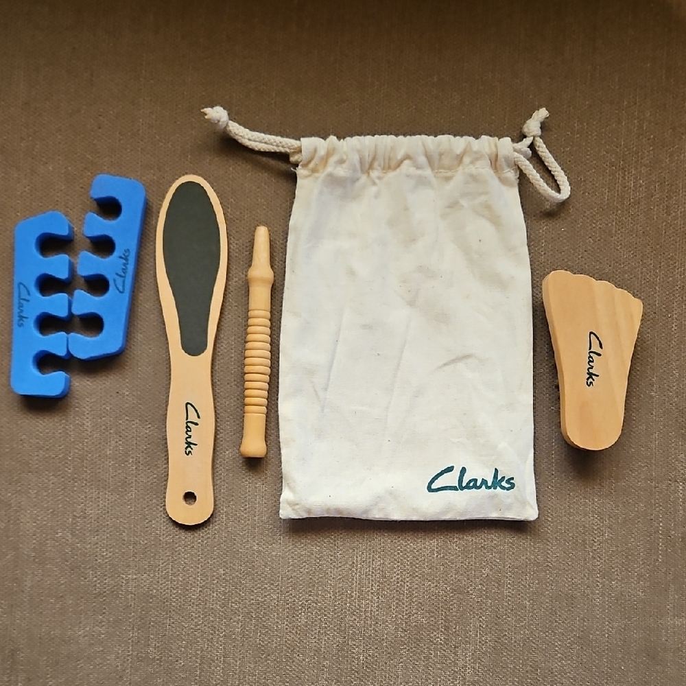 Clarks Blue and Tan Pedicure Set